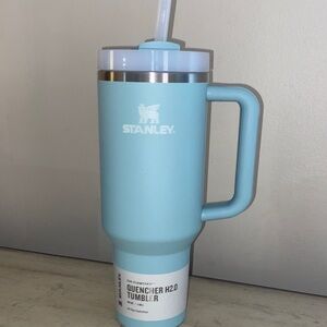 New Stanley 40oz. Quencher, the Flow State, all day hydration, light blue green